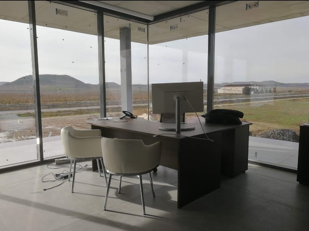 Bodegas Tamaral mobiliario