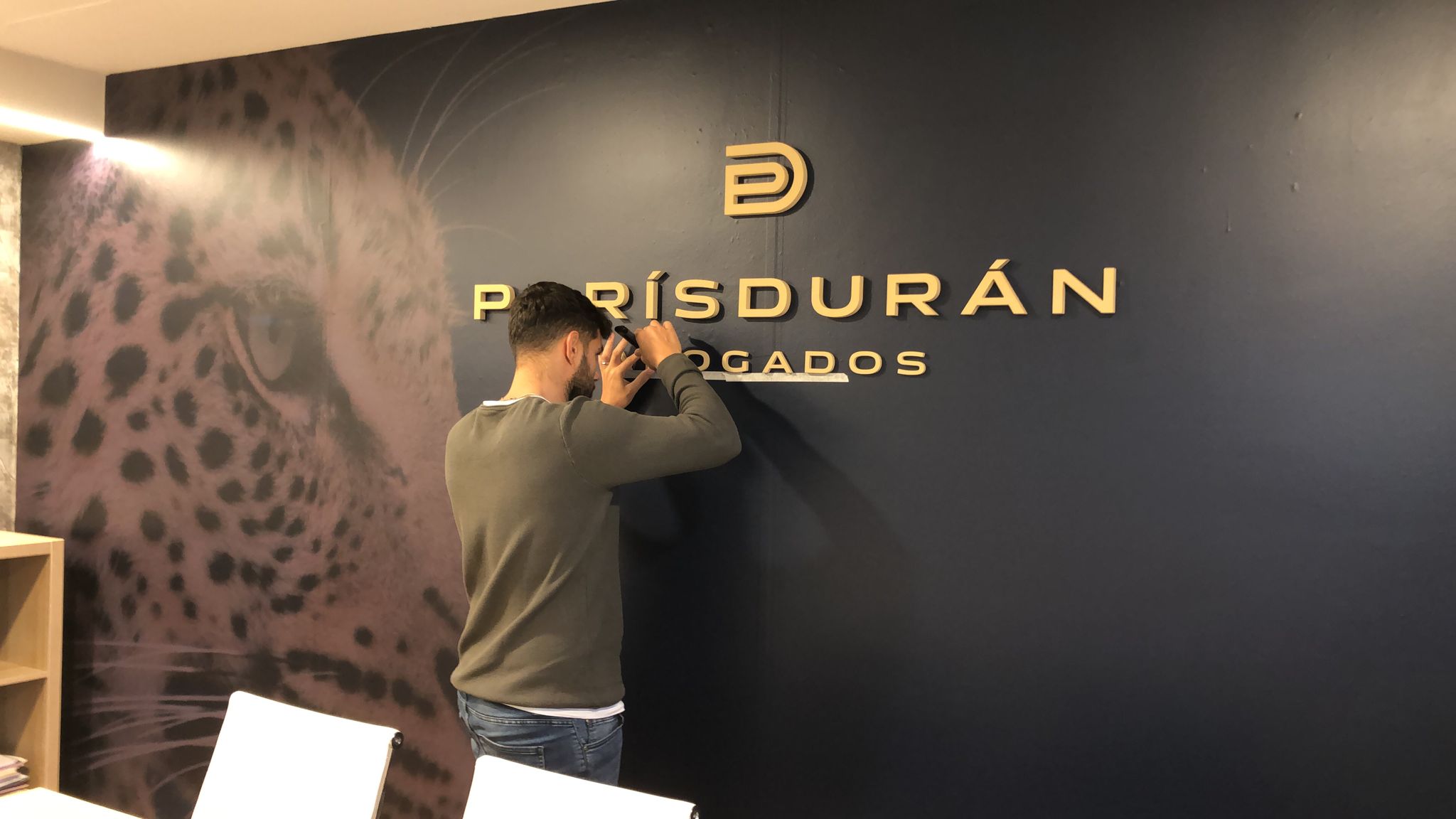 3bee2367-9a2b-43c6-87bd-71d451ed6238 Making Of Paris Duran abogados